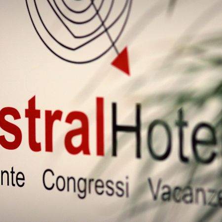 Mistral2 Hotel Oristano Exteriör bild
