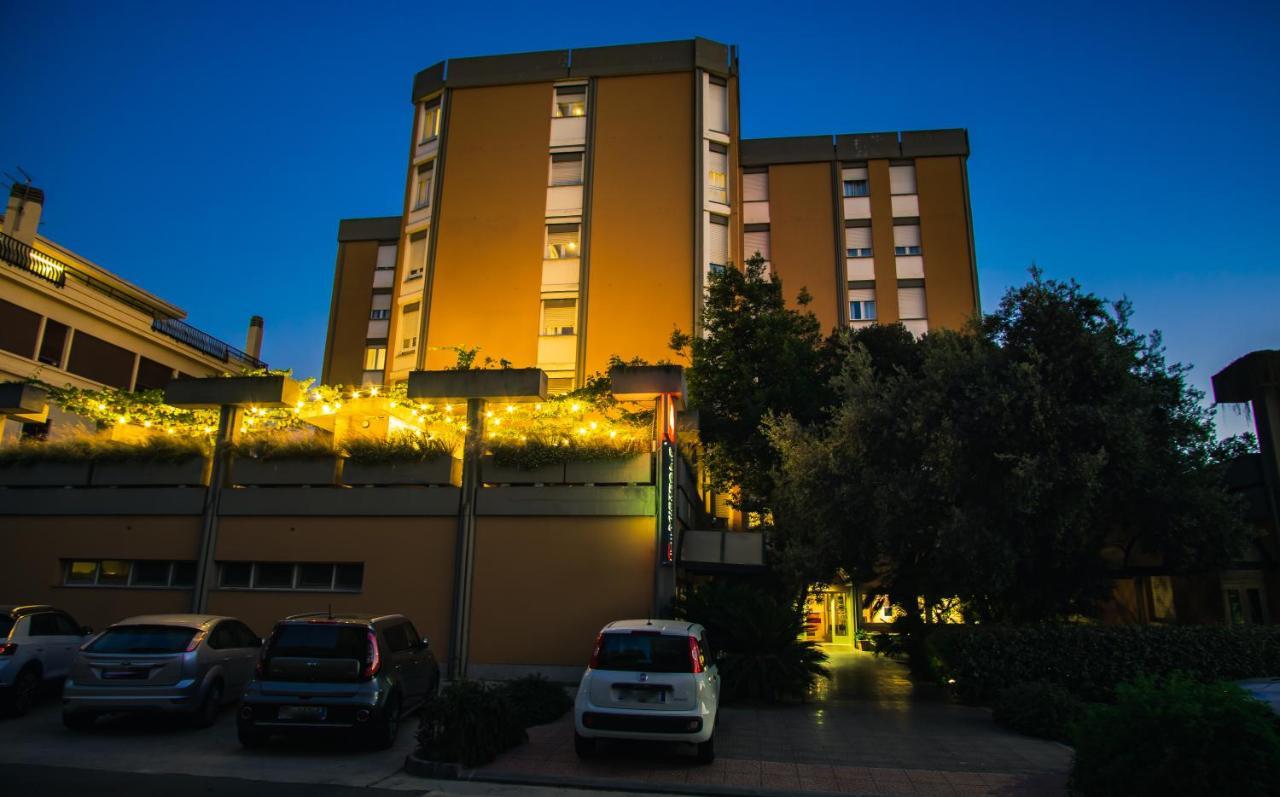 Mistral2 Hotel Oristano Exteriör bild