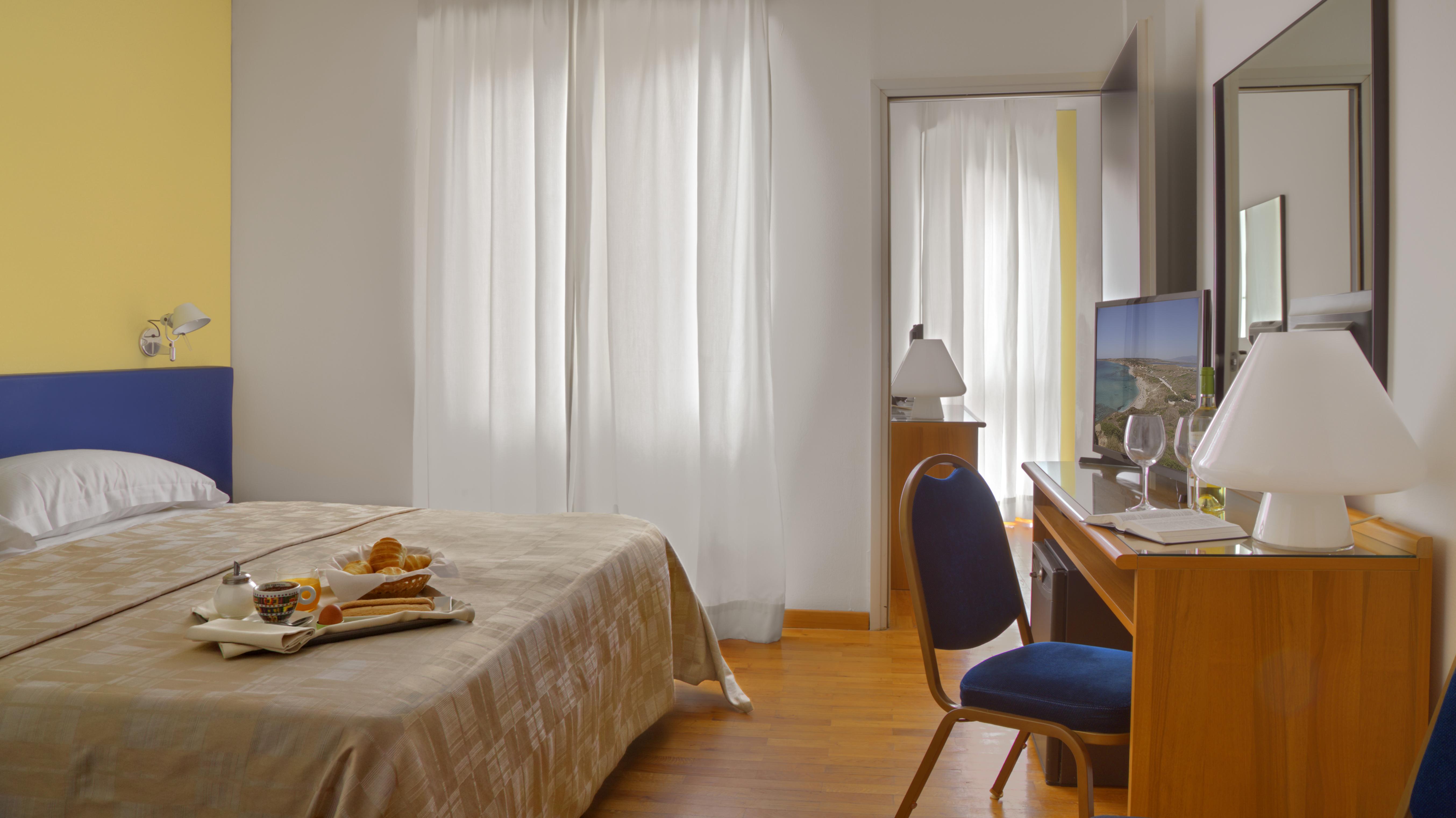 Mistral2 Hotel Oristano Exteriör bild