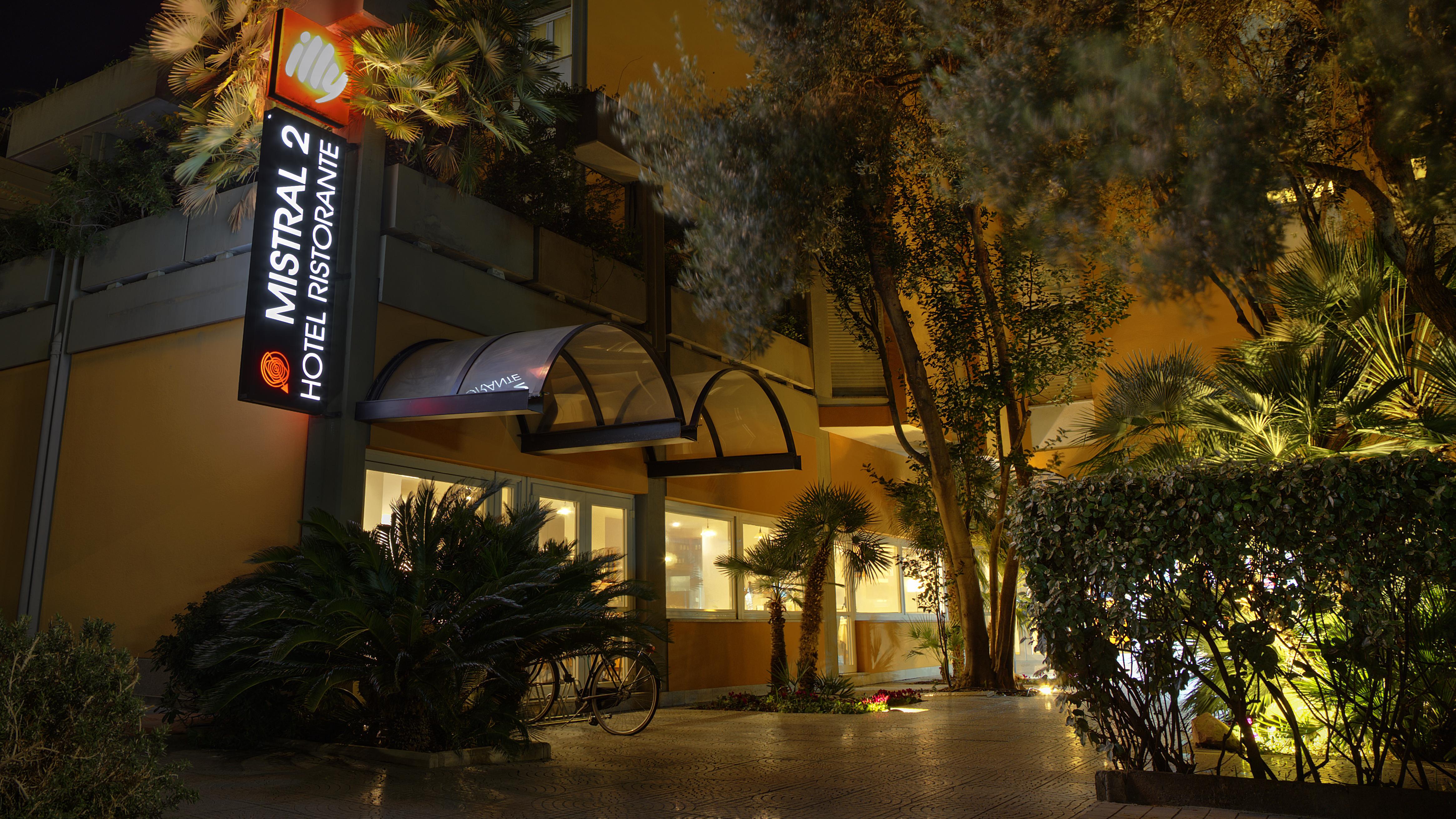 Mistral2 Hotel Oristano Exteriör bild