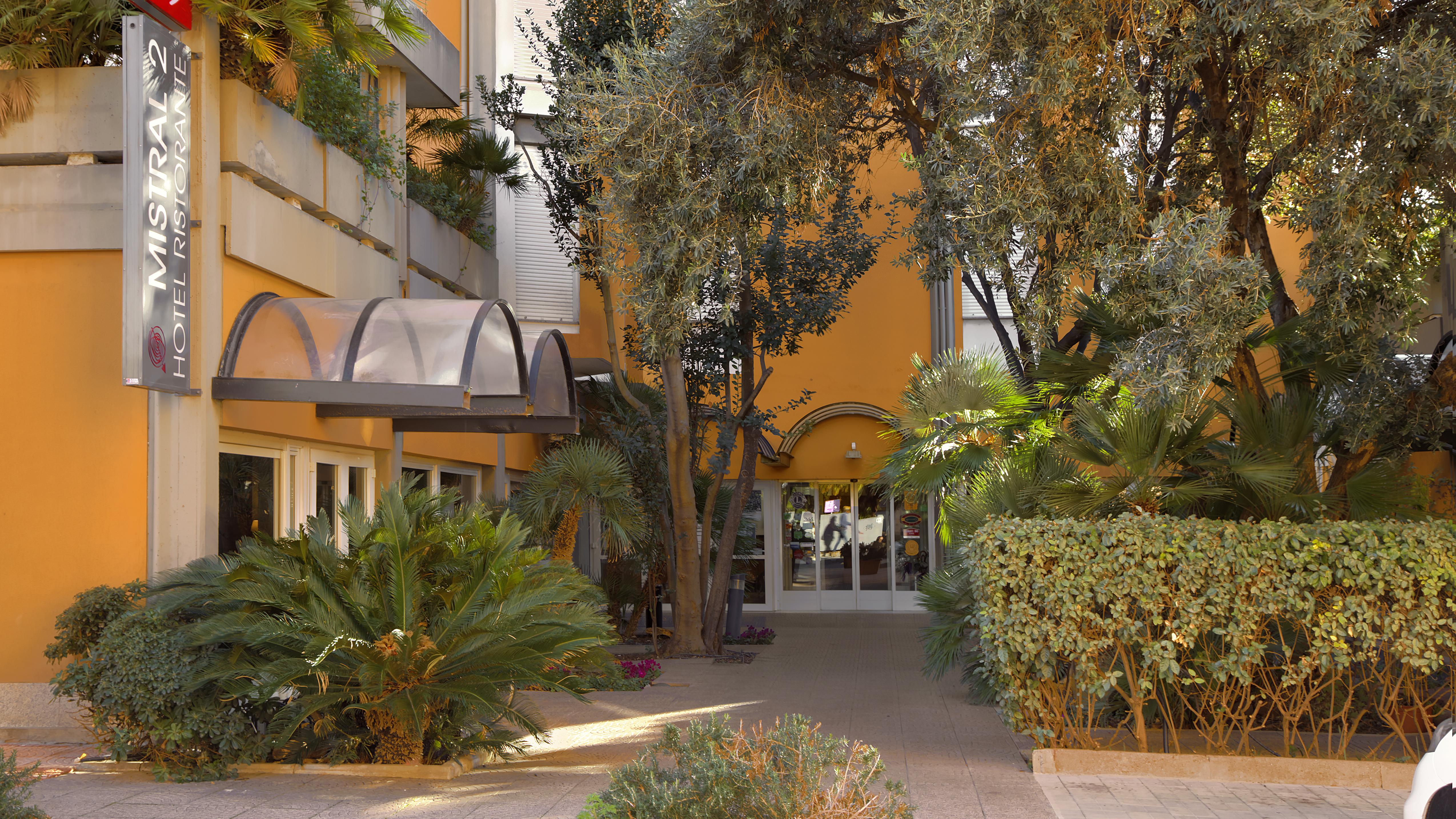 Mistral2 Hotel Oristano Exteriör bild
